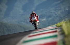 电子竞技博彩平台-梅西复出首秀出彩，曼联主场横扫波尔图，豪取2连胜